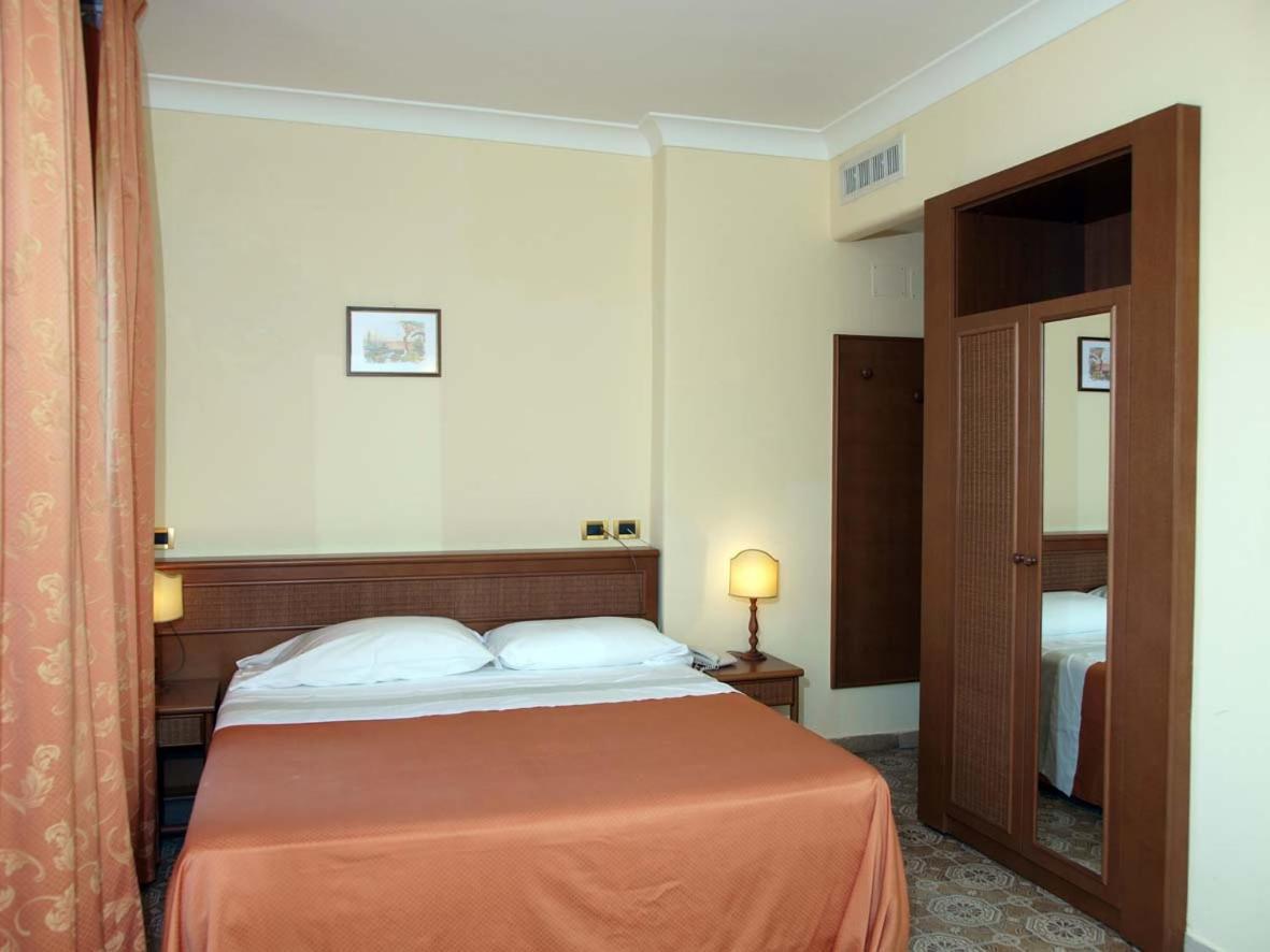 Twin Room,1706895770:JPEG